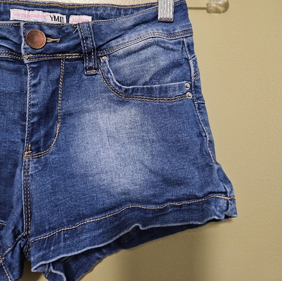 YMI Wanna Bet your Butt? Mid-Rise Jeans shorts Size 1 - Picture 2 of 8